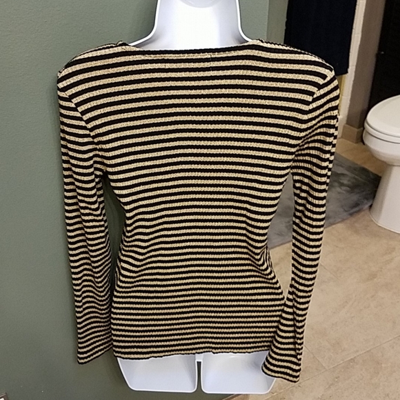 Nice black and gold top - Picture 2 of 3